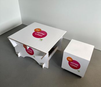 Mobilier en Carton 1 Table Et 2 Poufs Imprimé